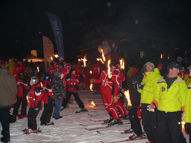 DESCENTE-AUX-FLAMBEAUX-SMALL.JPG